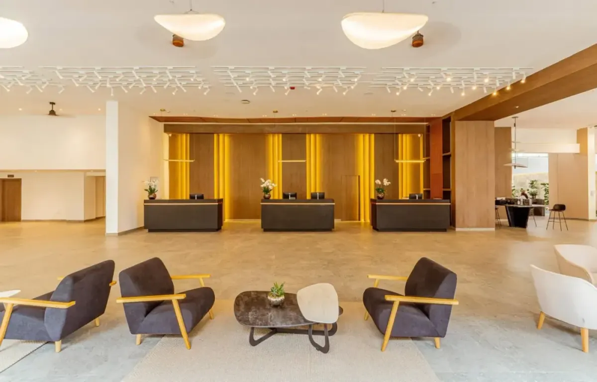 Recepción del lobby del Santo Domingo Bay