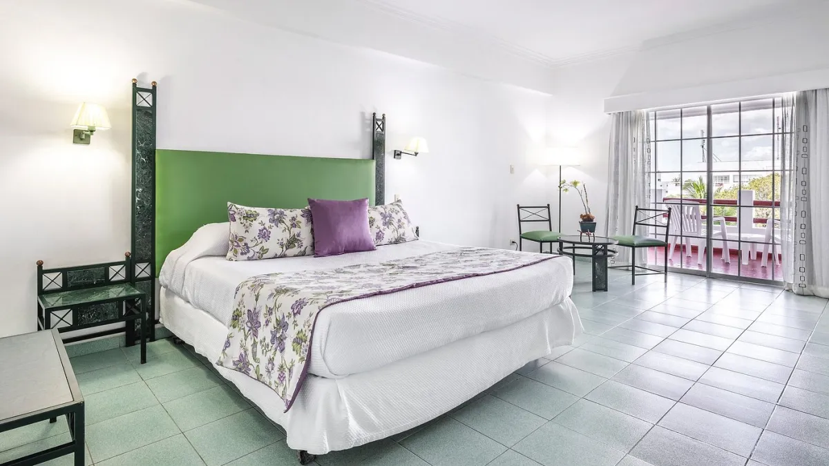 Habitación del antiguo Hotel Hamaca antes de la reforma